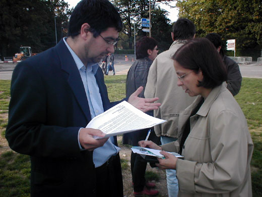 Abdellatik Fakhfakh avec une journaliste de l'ATS