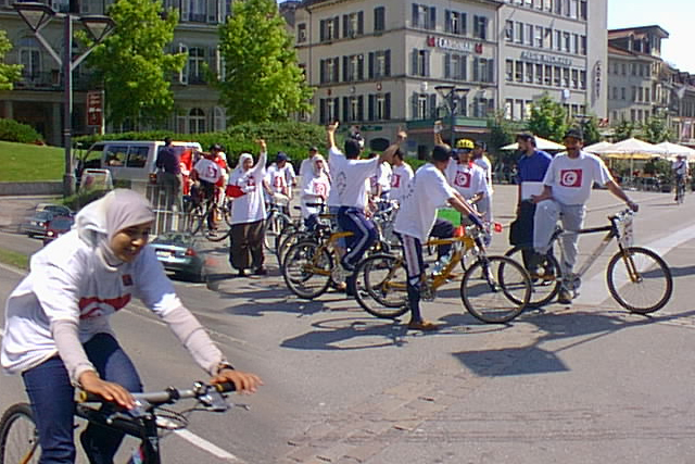 Course de vélos 2001 pour une amnistie générale en Tunisie